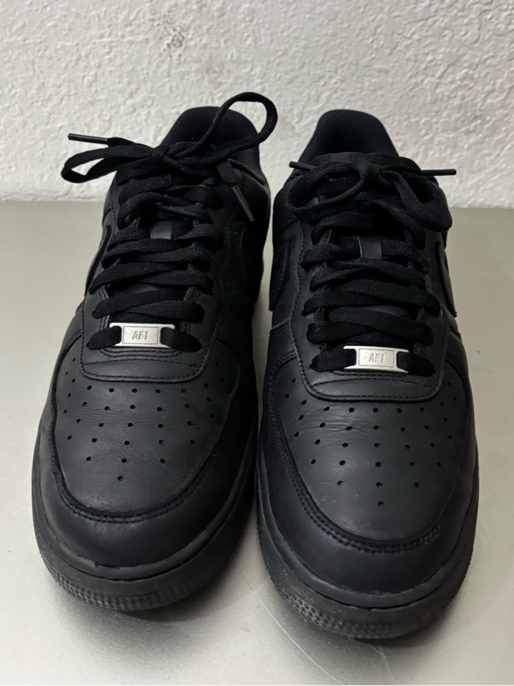 Nike Air Force 1 Low Black Leather Sneakers - Picture 2 of 7